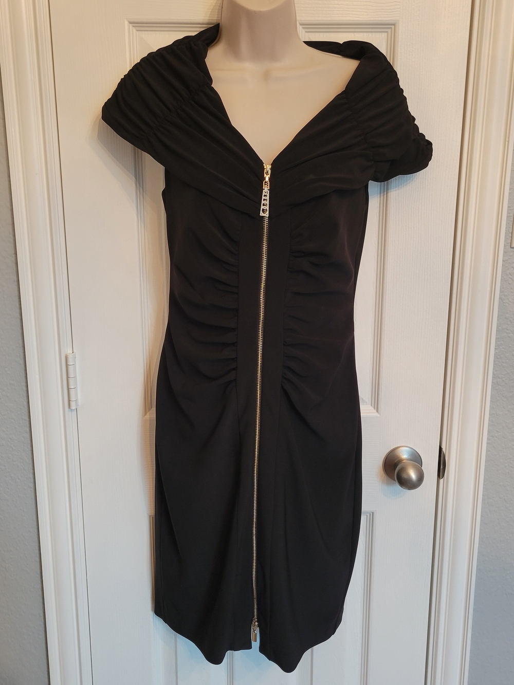 Frank Lyman Design Black One-Shoulder Ruched Zip Dress